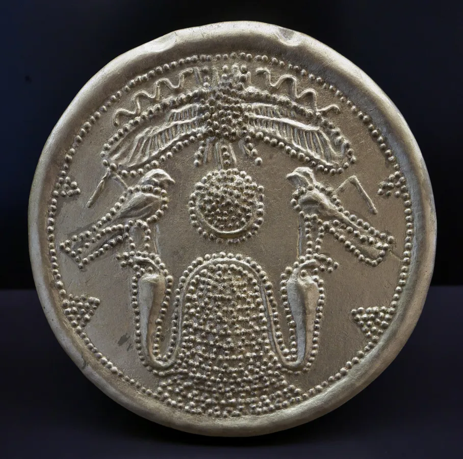 Medallón de Trayamar, Necrópolis de Trayamar (Algarrobo, Málaga)