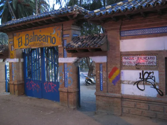 Gate - Baños del Carmen