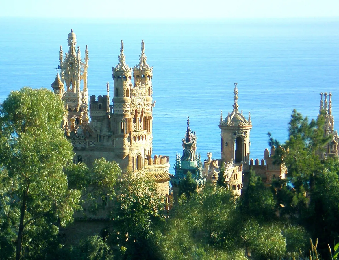Castillo de Colomares cerca del pueblo de Benalmádena - Provincia de Málaga, España. - panoramio (cropped)